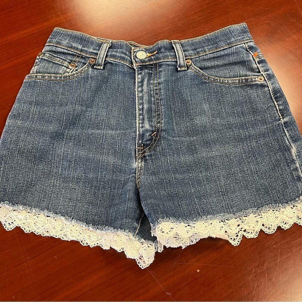 Levi’s 512 Lace Trim Shorts sz 6L EUC